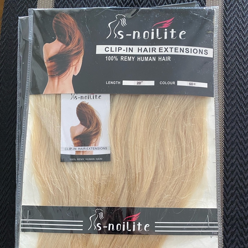 Clip in 100% Remy
Human Hair
Extensions #60, 20”
Platinum Blonde... BRAND NEW.